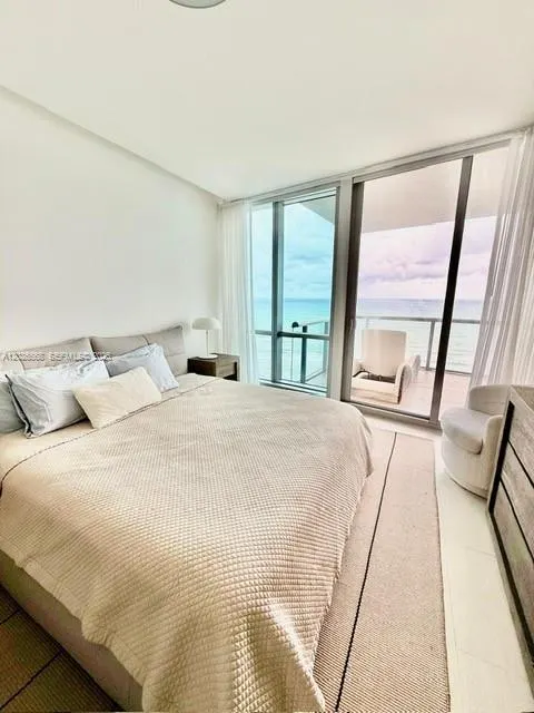 17121 Collins Avenue #1207
