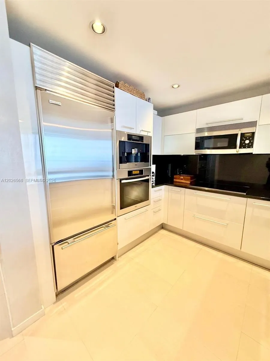 17121 Collins Avenue #1207