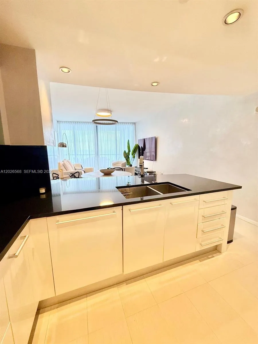 17121 Collins Avenue #1207