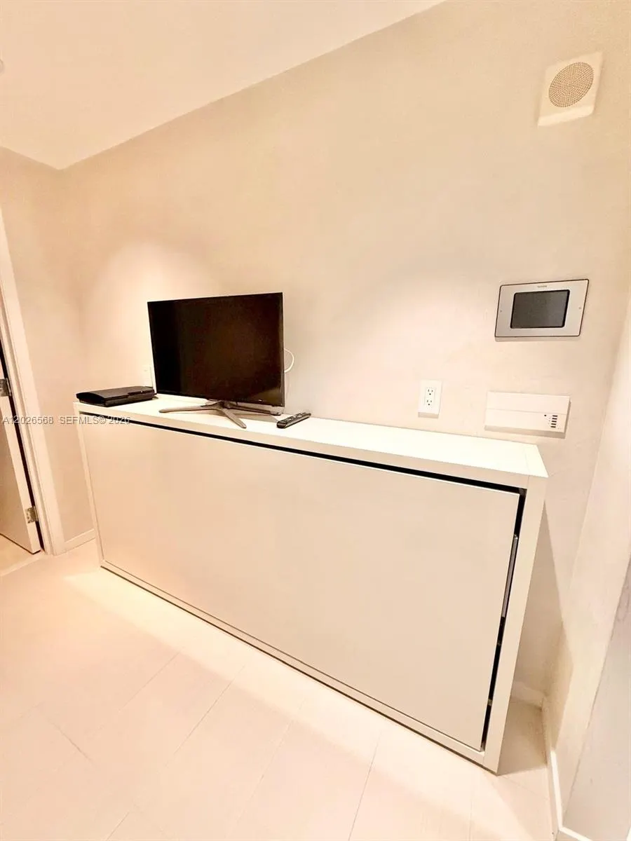 17121 Collins Avenue #1207