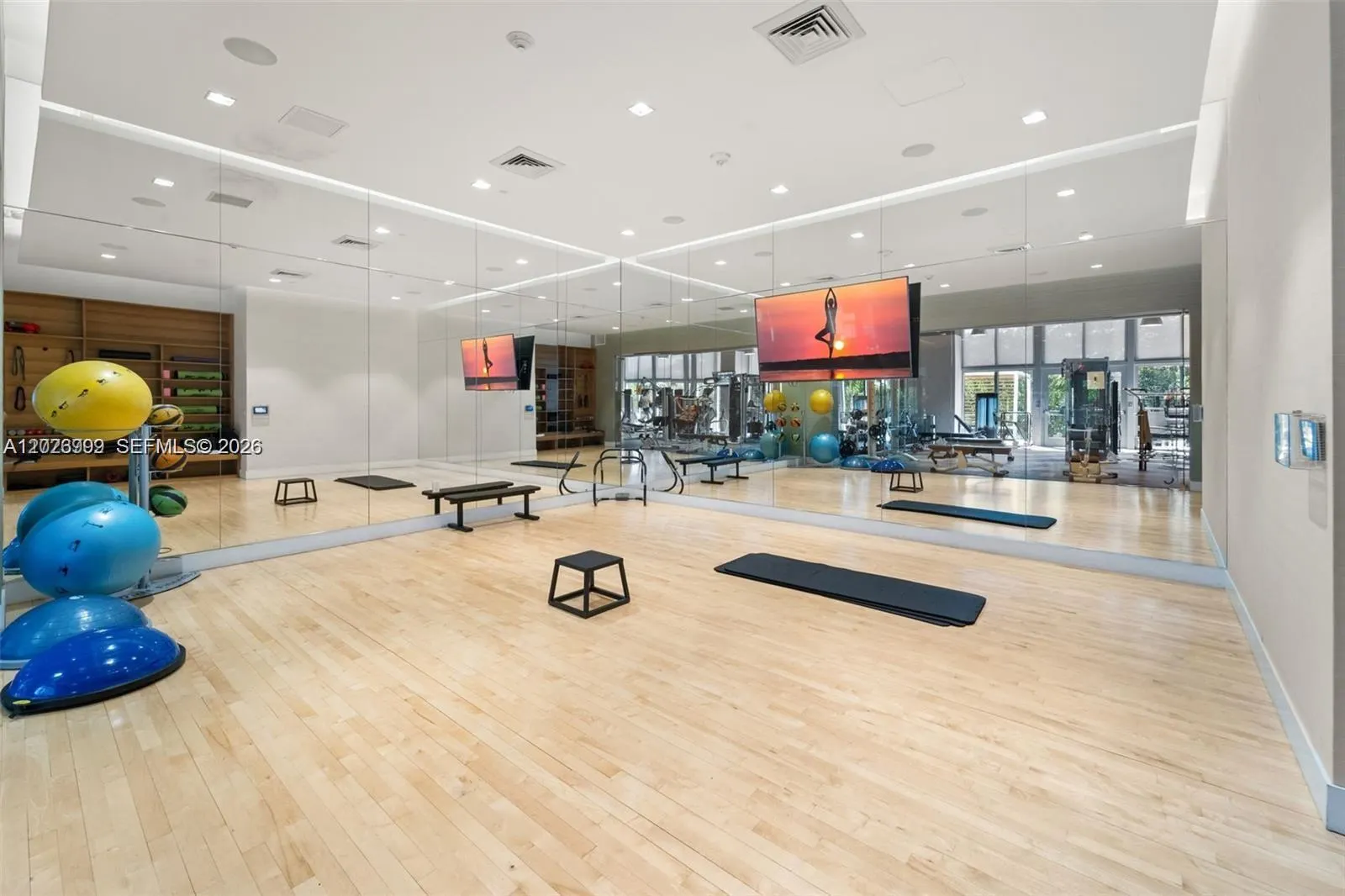 16385 Biscayne Boulevard #1019