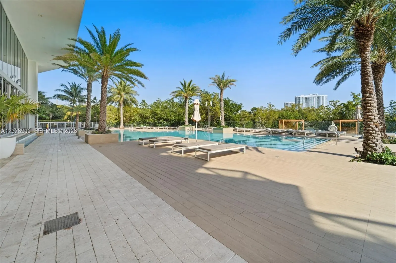 16385 Biscayne Boulevard #1019