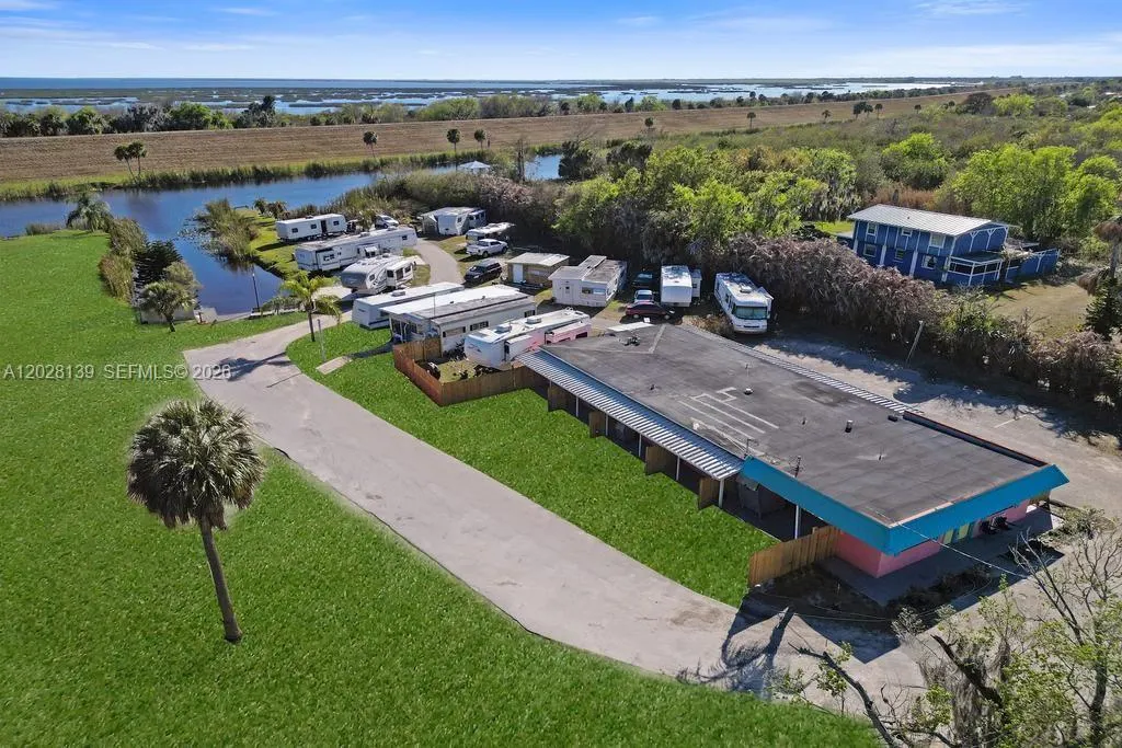 1421 NE Us Highway 441 #10