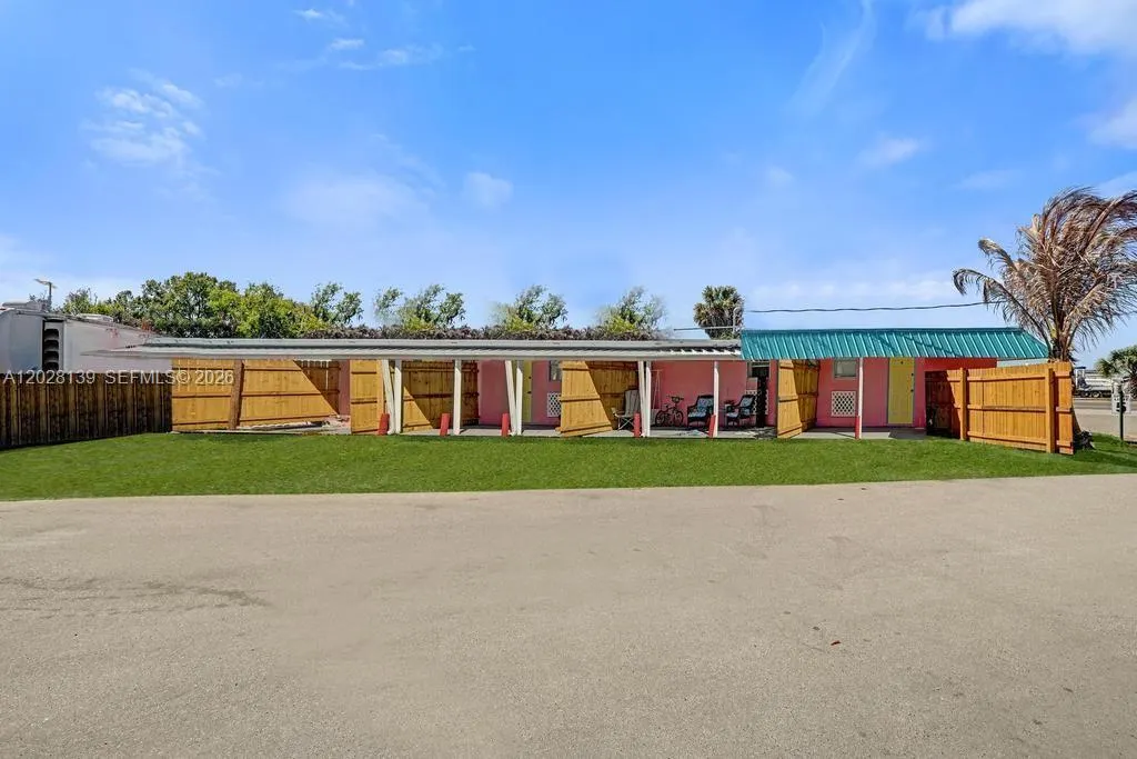 1421 NE Us Highway 441 #10