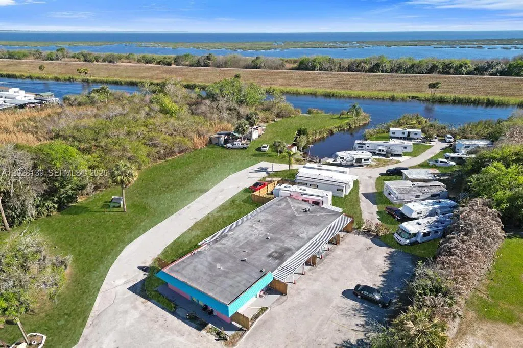 1421 NE Us Highway 441 #10