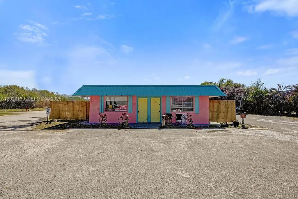 1421 NE Us Highway 441 #10