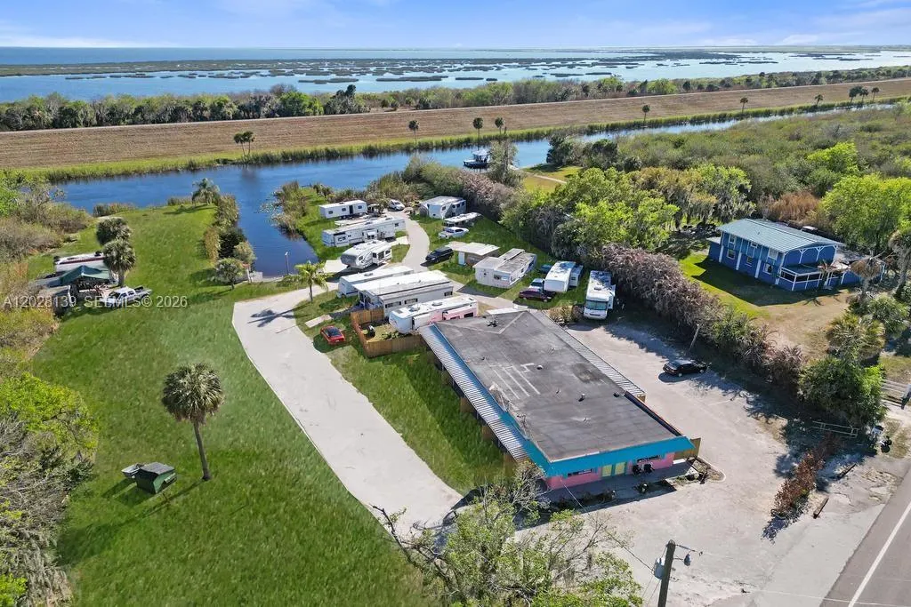 1421 NE Us Highway 441 #10
