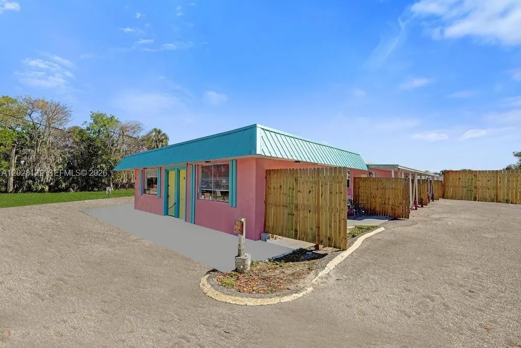 1421 NE Us Highway 441 #10