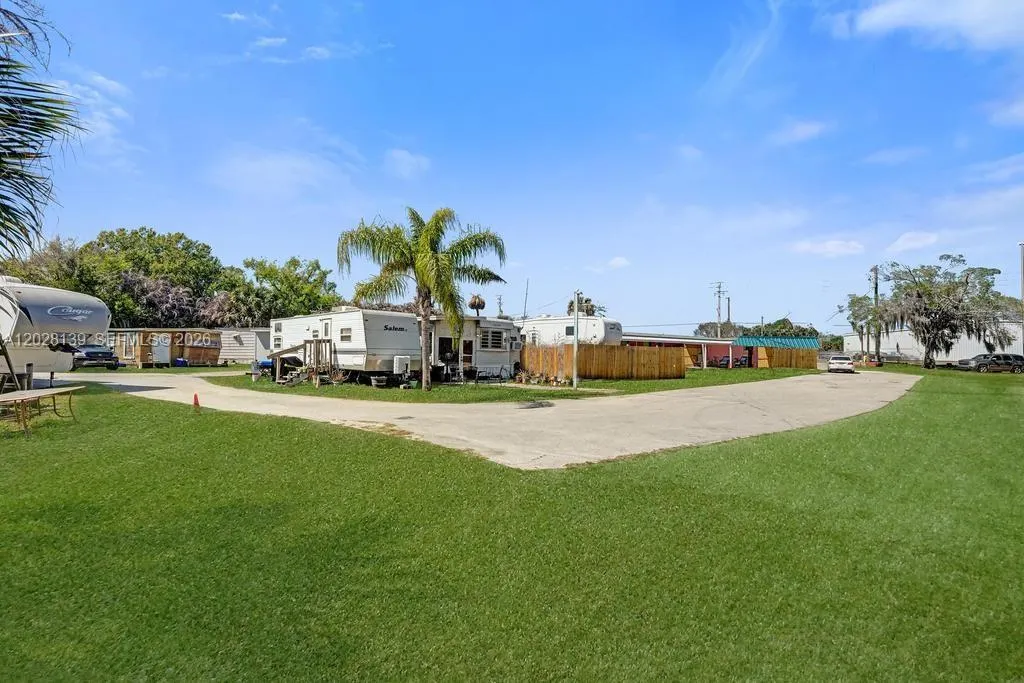 1421 NE Us Highway 441 #10