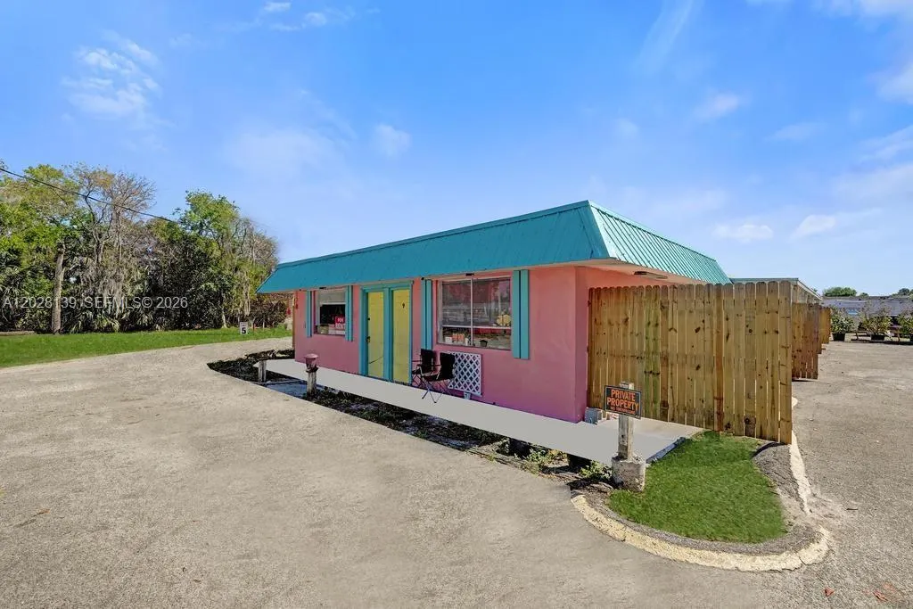 1421 NE Us Highway 441 #10