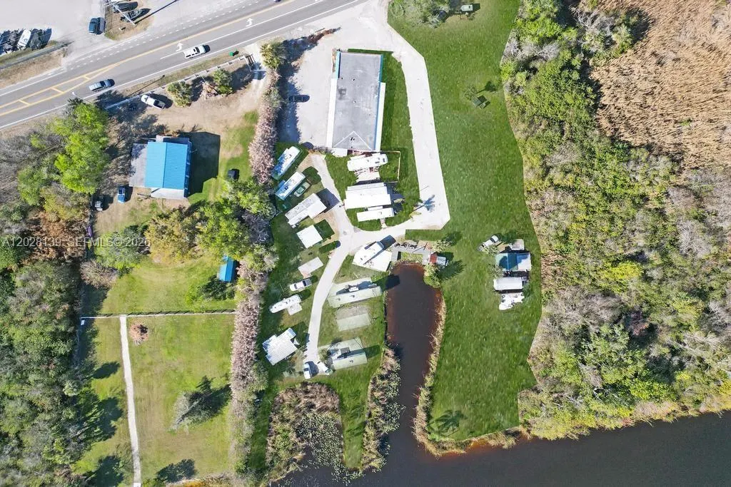 1421 NE Us Highway 441 #10