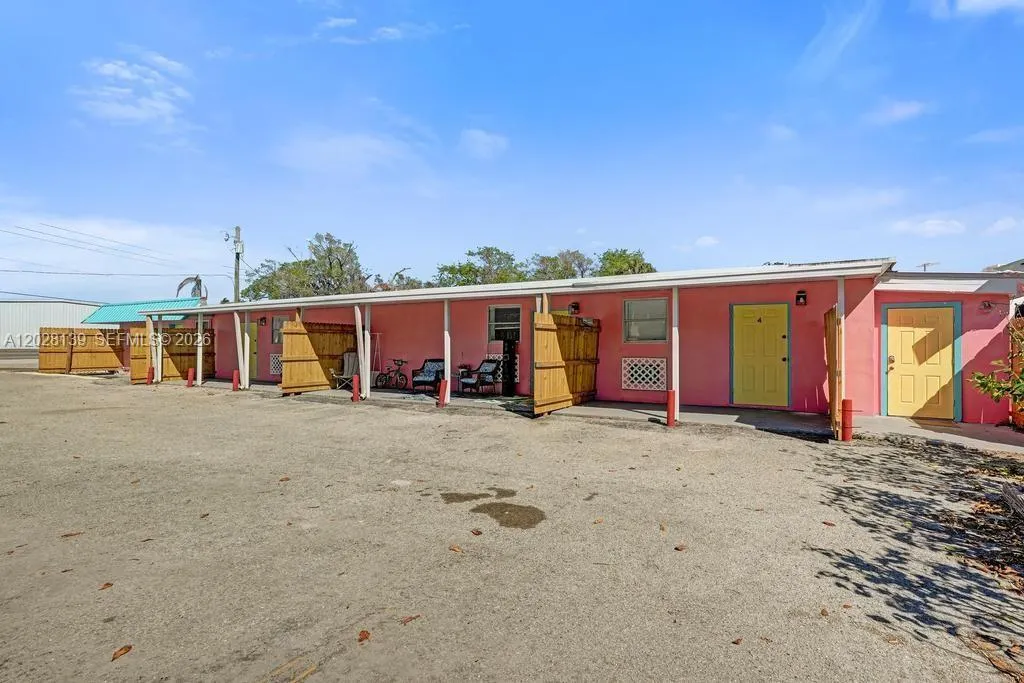1421 NE Us Highway 441 #10