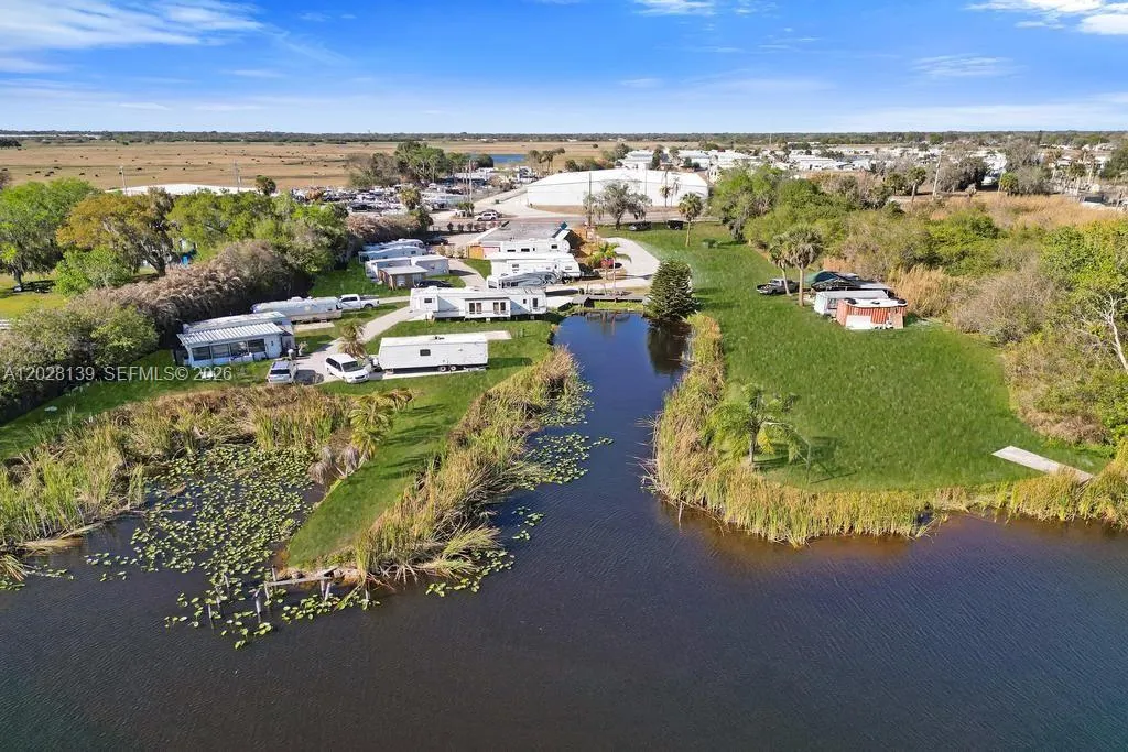 1421 NE Us Highway 441 #10