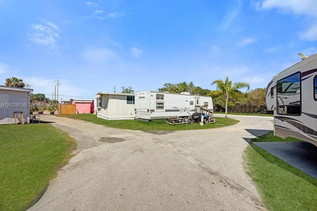 1421 NE Us Highway 441 #10