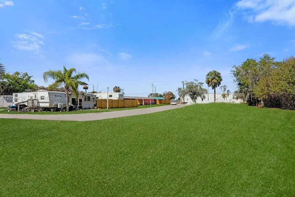 1421 NE Us Highway 441 #10