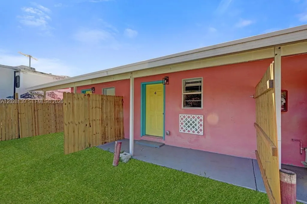1421 NE Us Highway 441 #10