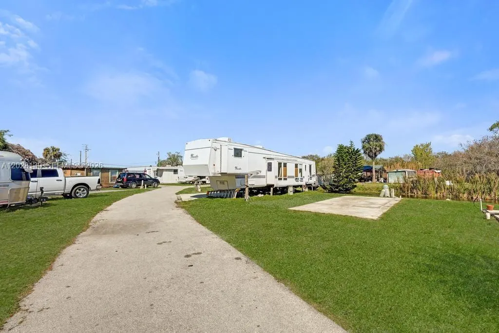 1421 NE Us Highway 441 #10