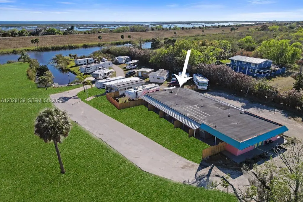 1421 NE Us Highway 441 #10