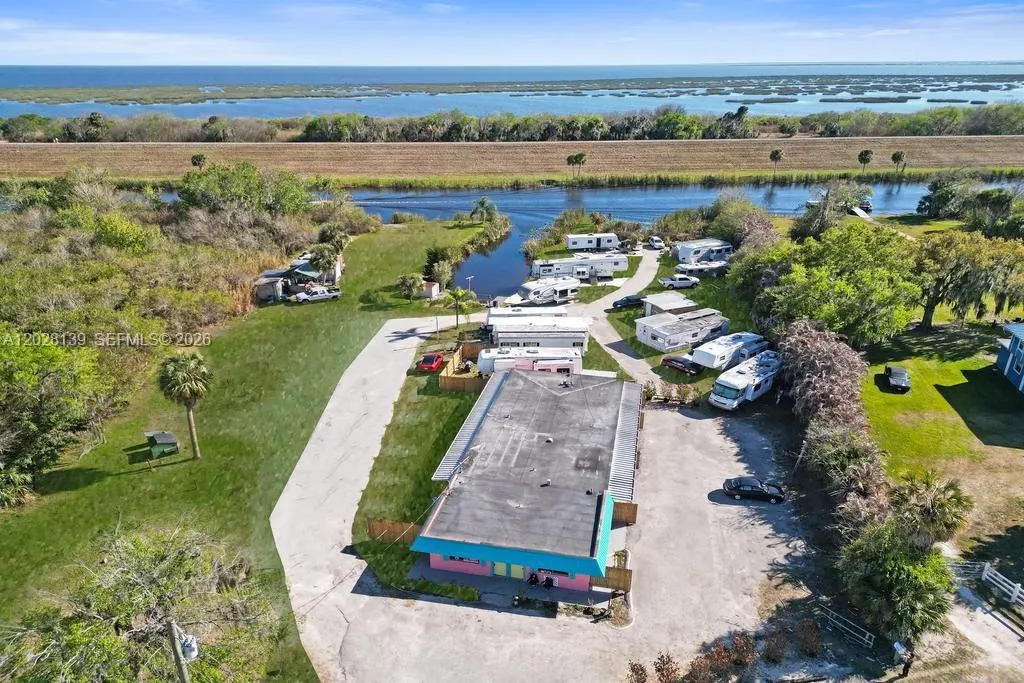 1421 NE Us Highway 441 #10