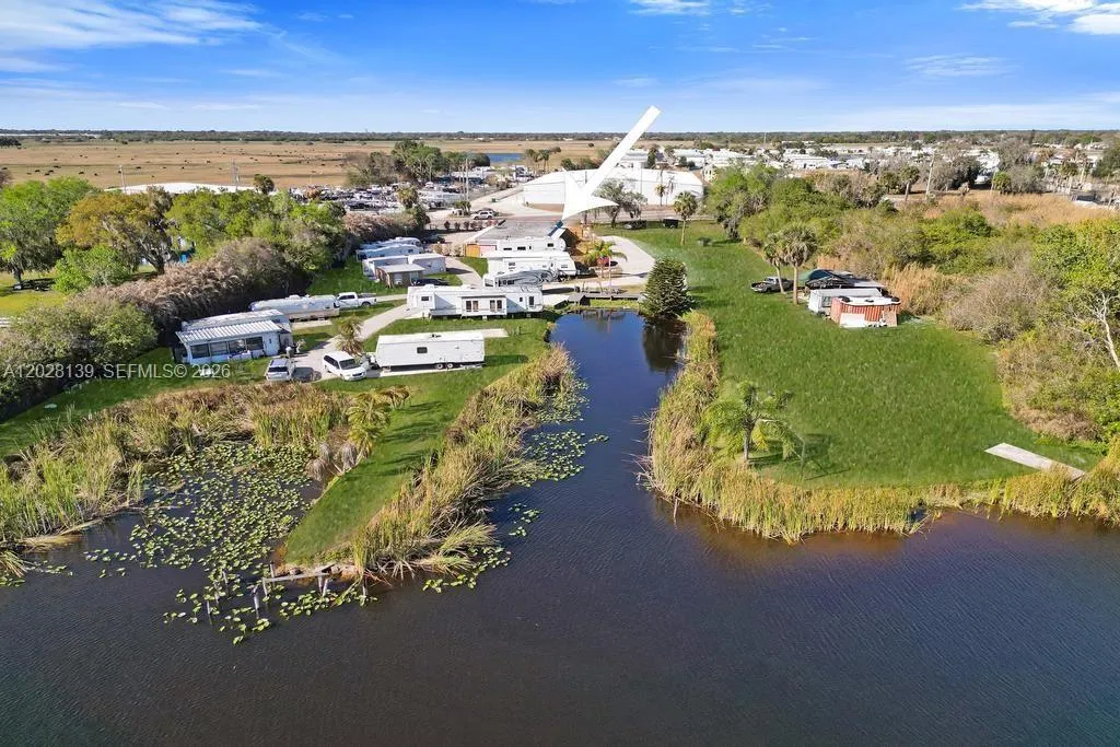 1421 NE Us Highway 441 #10