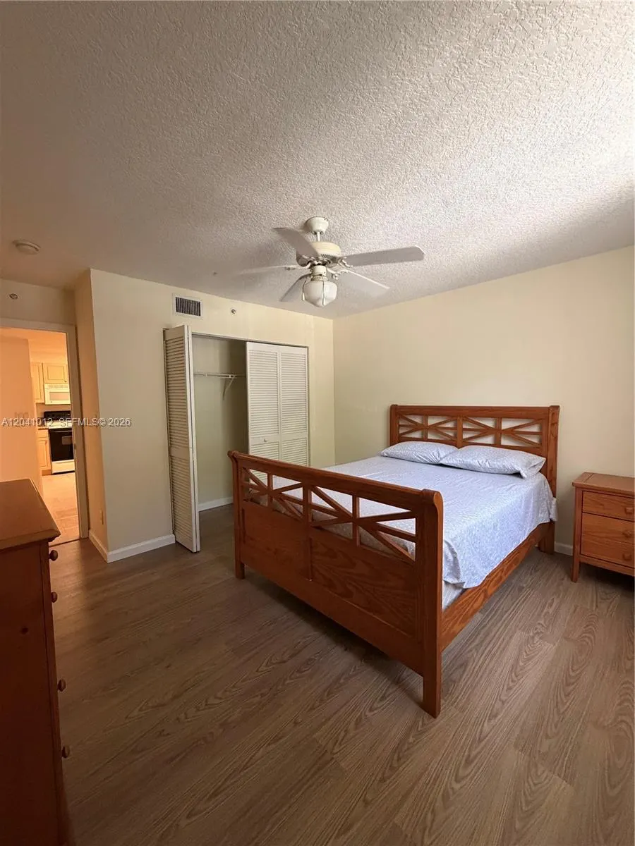 619 E Sheridan Street #105