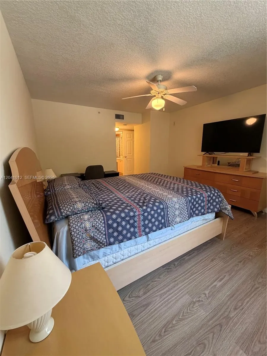 619 E Sheridan Street #105