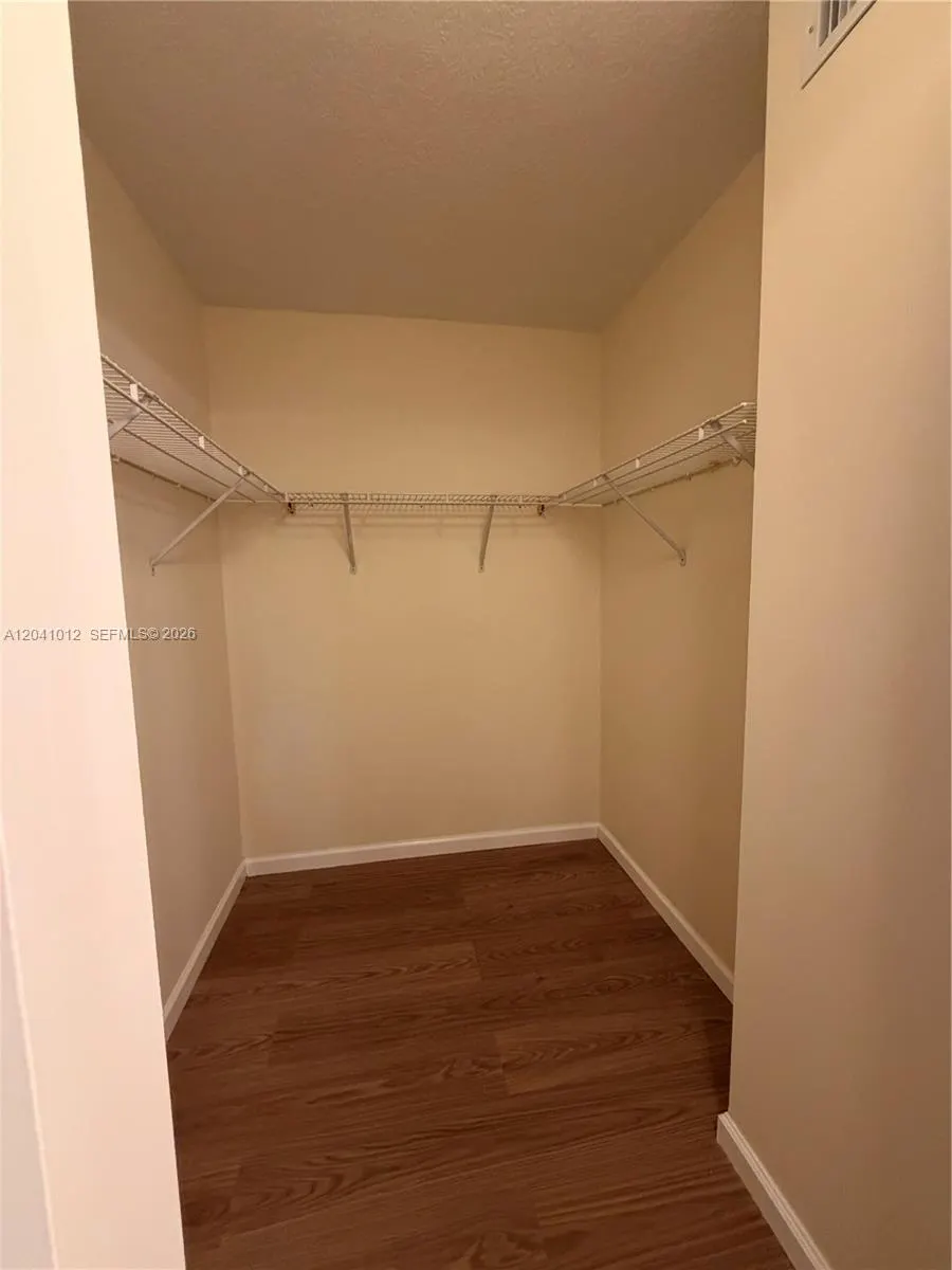 619 E Sheridan Street #105