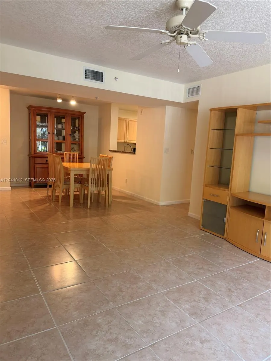 619 E Sheridan Street #105