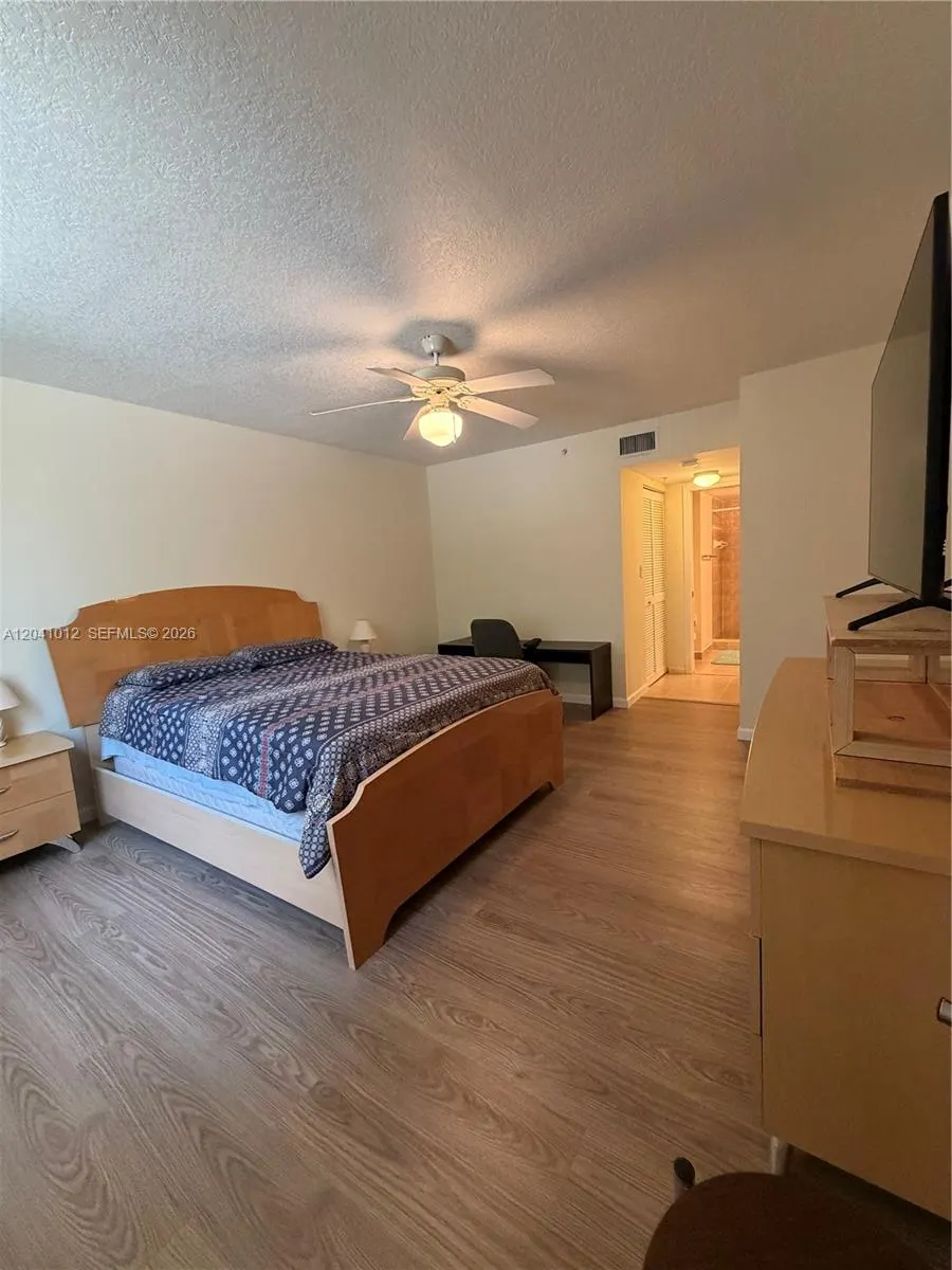 619 E Sheridan Street #105
