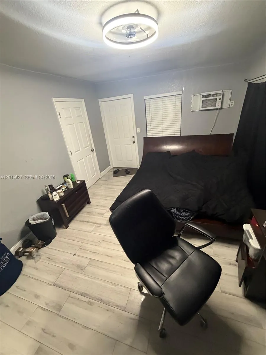 891 SW 49th Way