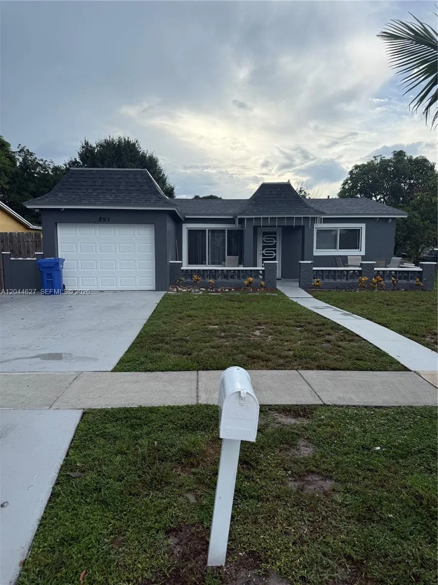 891 SW 49th Way