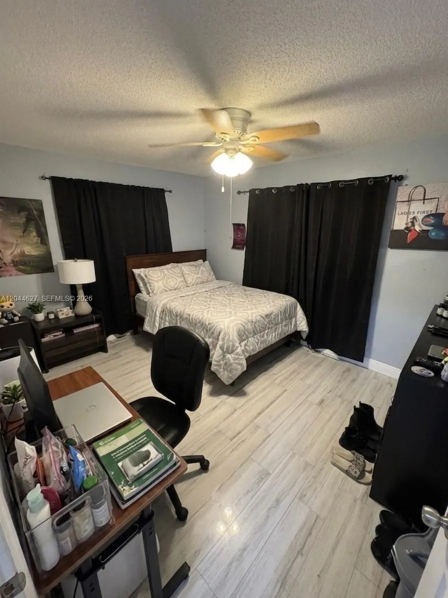 891 SW 49th Way
