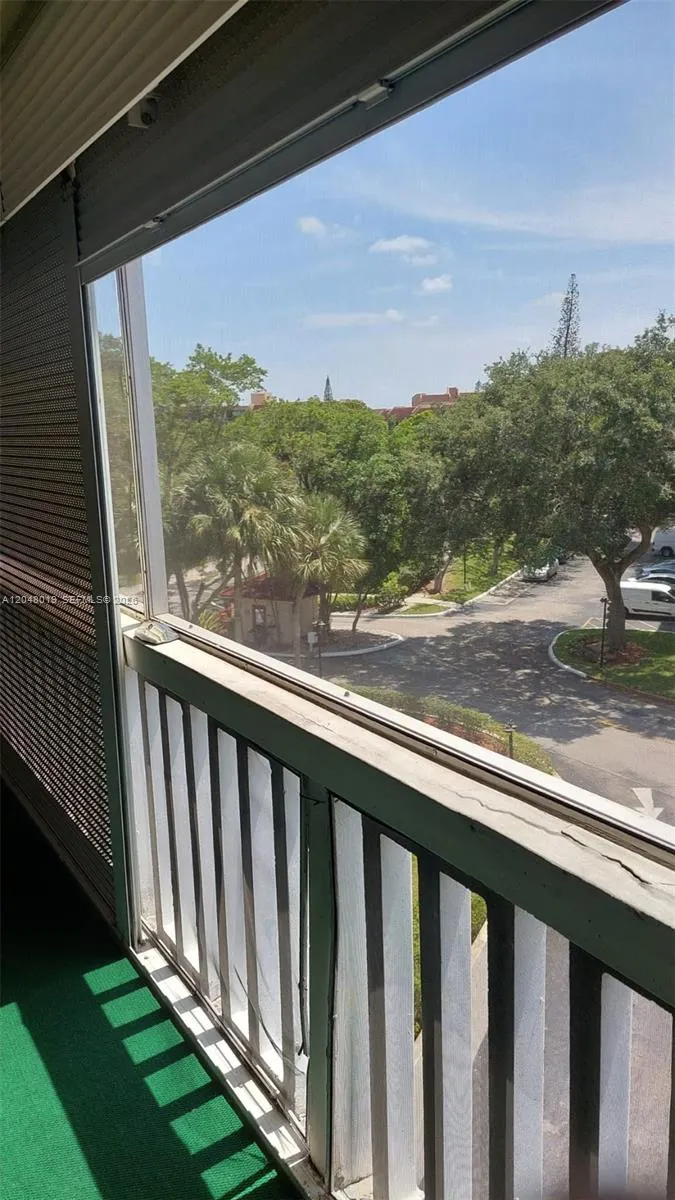 6921 Environ Boulevard #4P