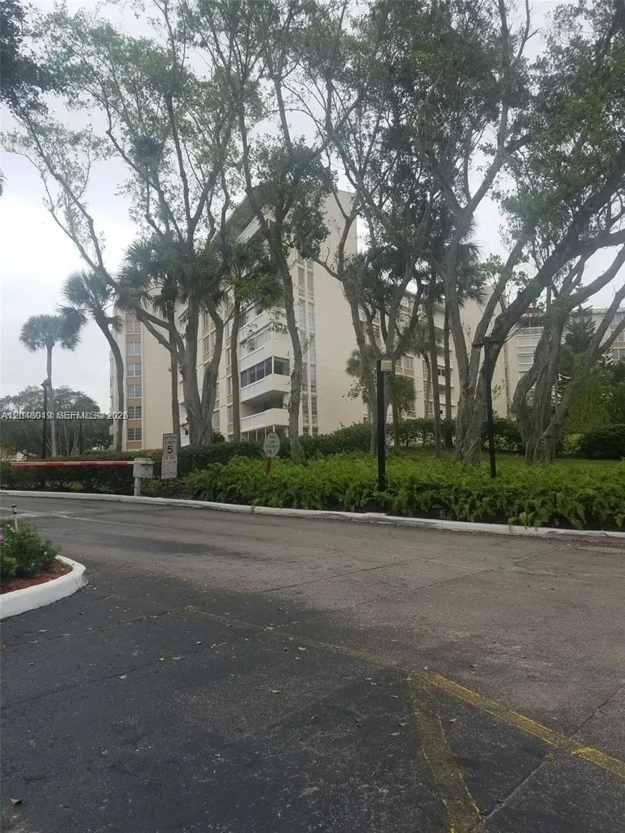 6921 Environ Boulevard #4P