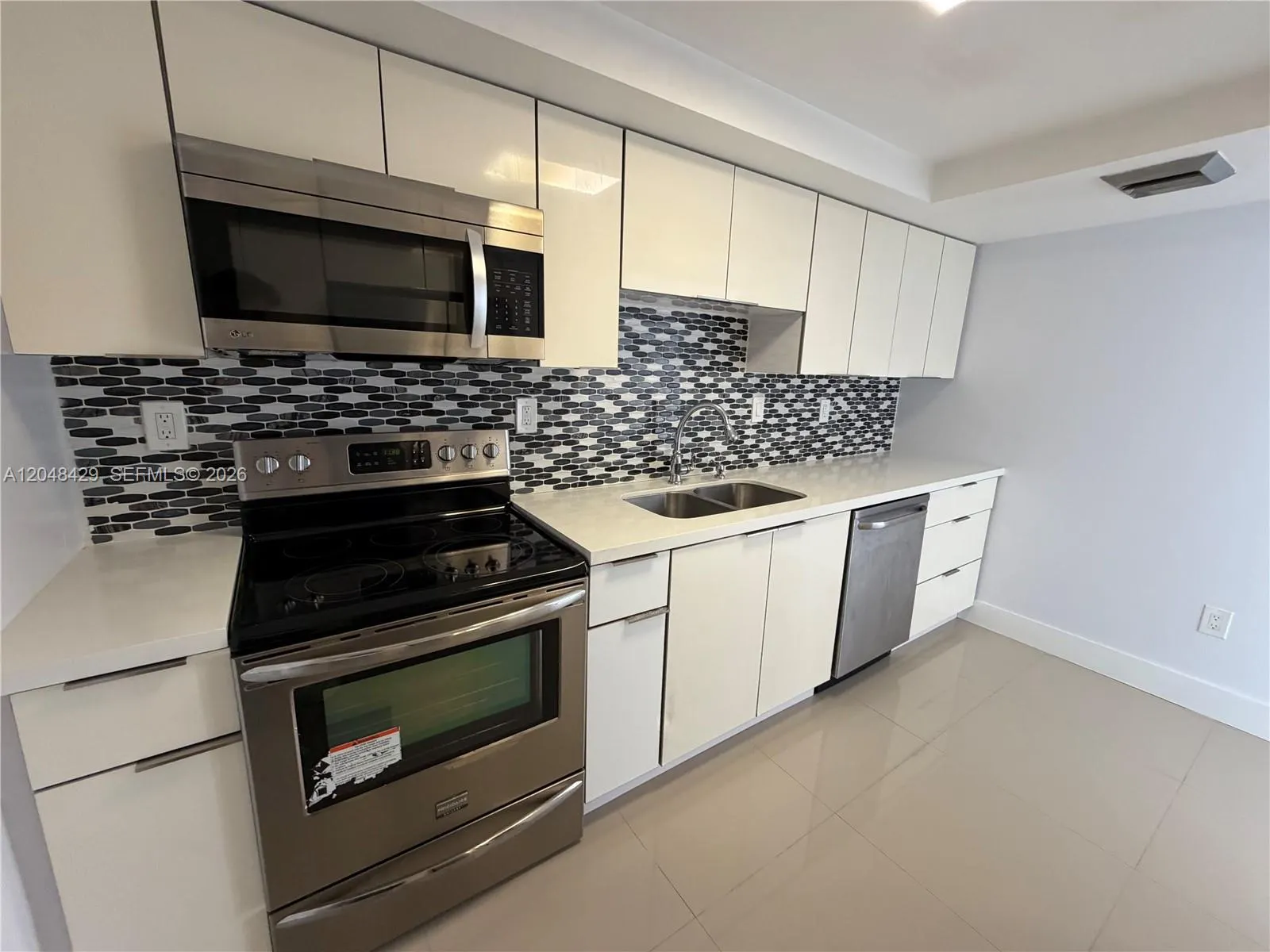 18011 Biscayne Boulevard #1802