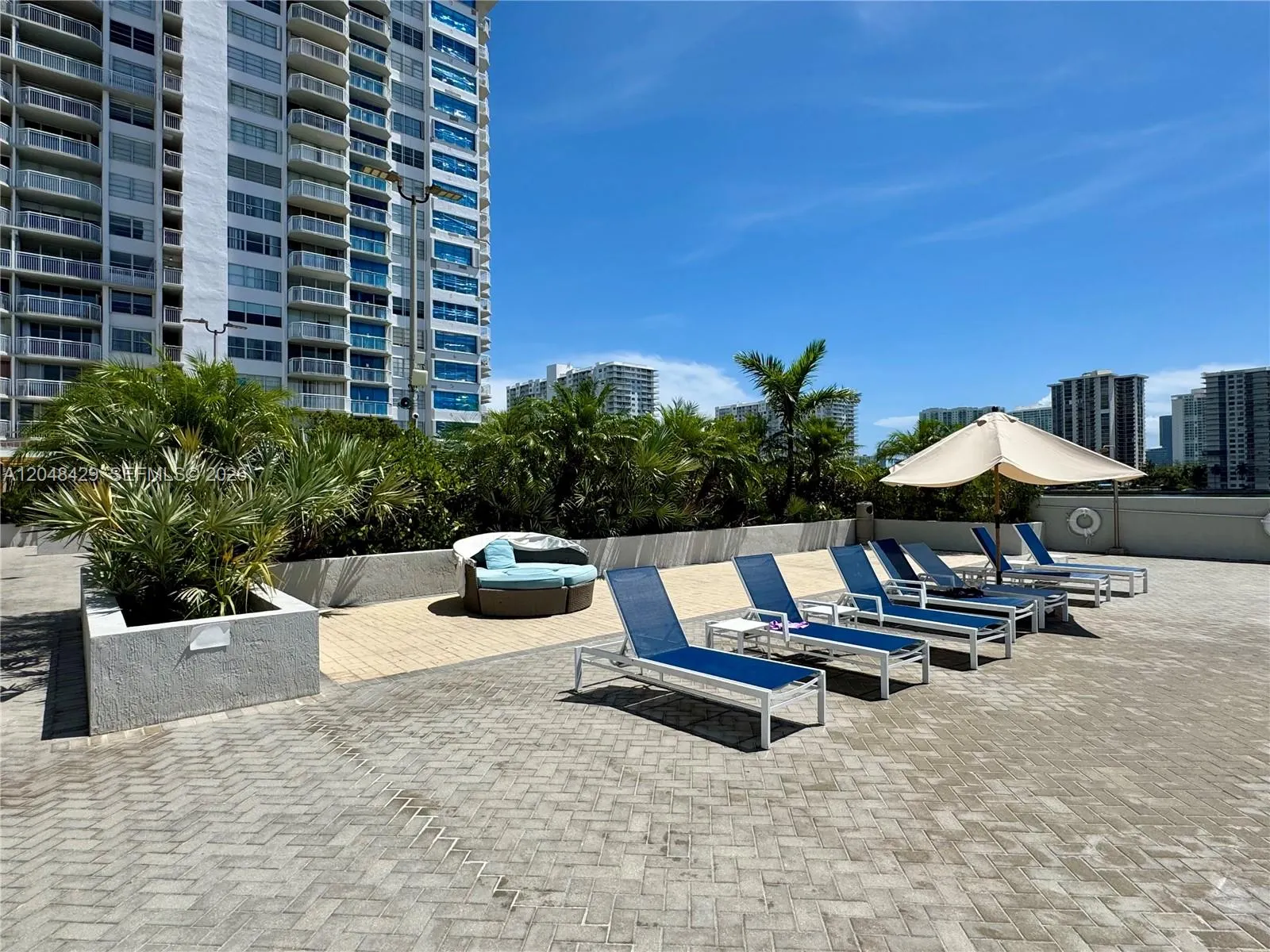 18011 Biscayne Boulevard #1802
