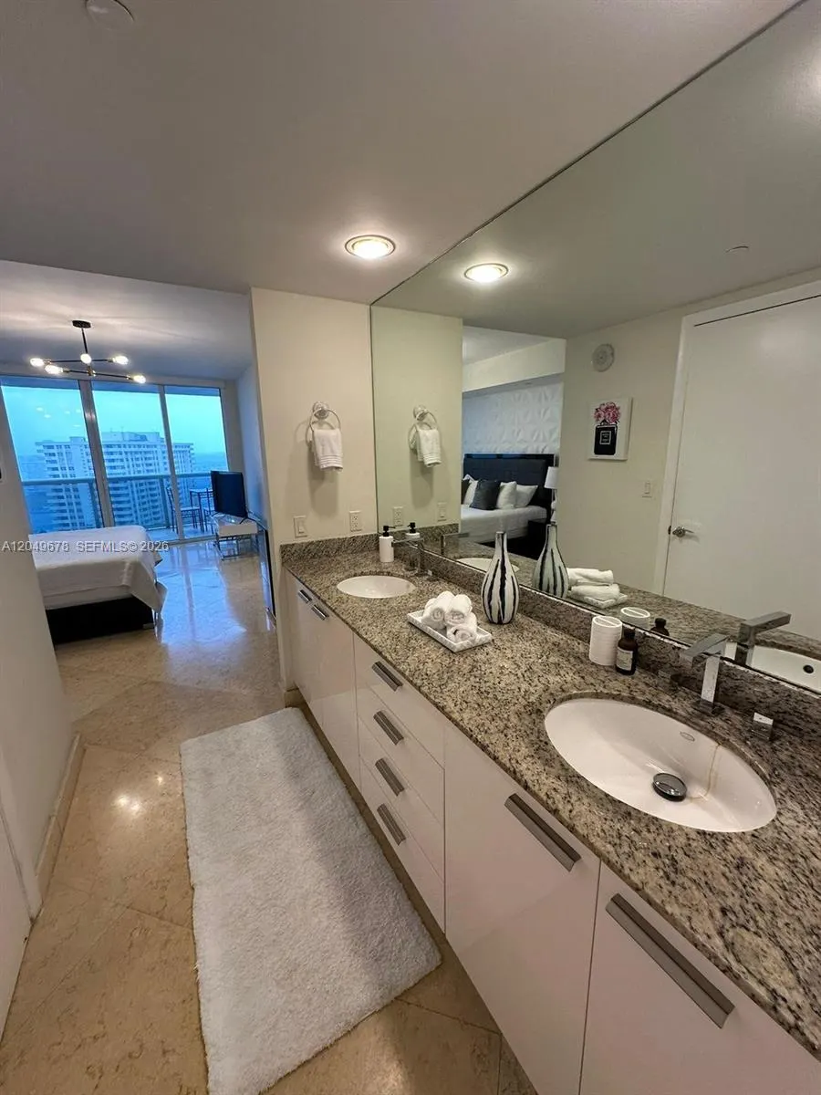 1800 S Ocean Drive #1606