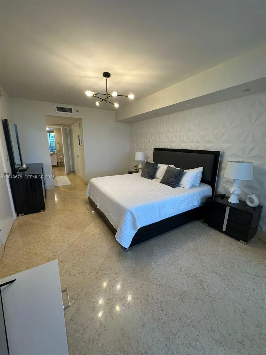 1800 S Ocean Drive #1606