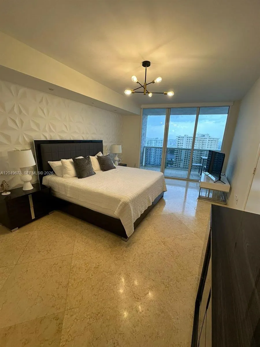 1800 S Ocean Drive #1606