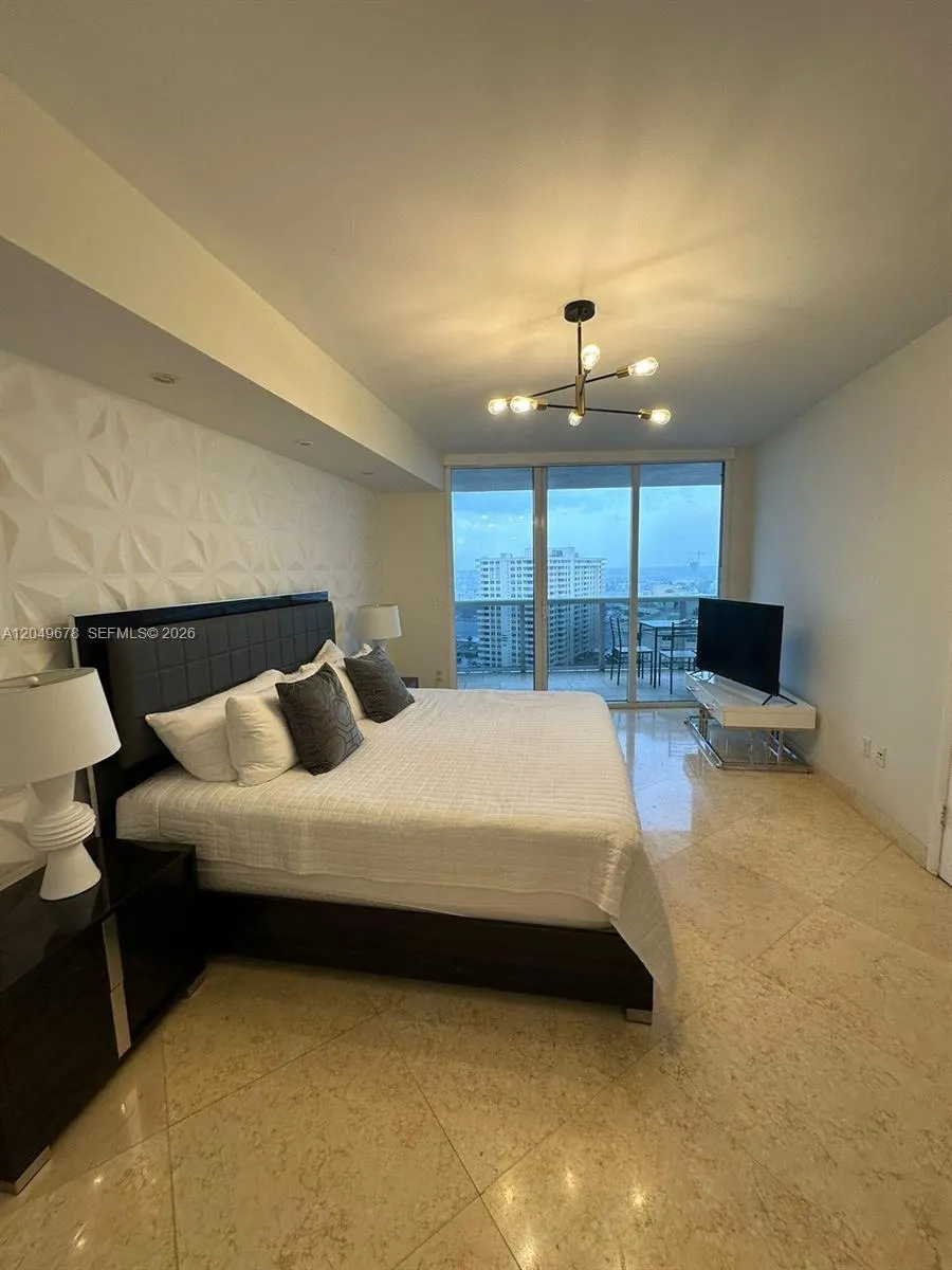 1800 S Ocean Drive #1606