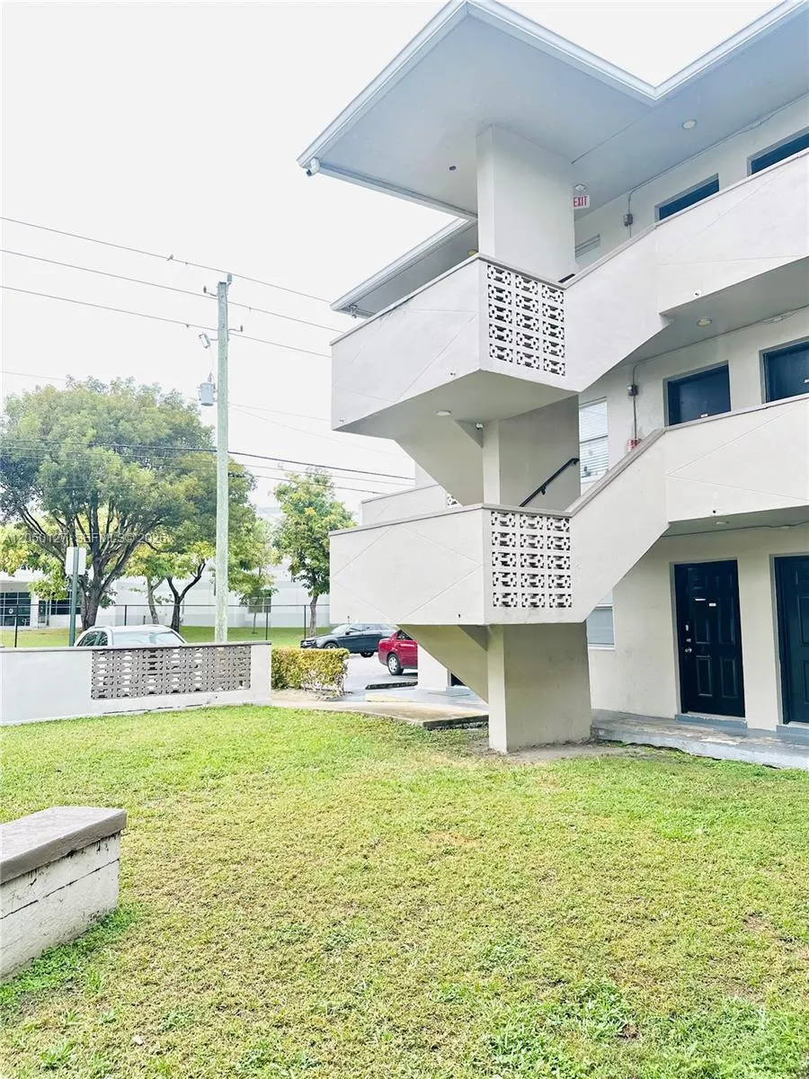 1545 NW 8th Avenue #105