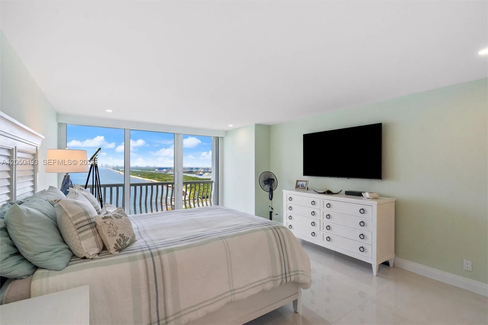 2200 S Ocean Lane #2804