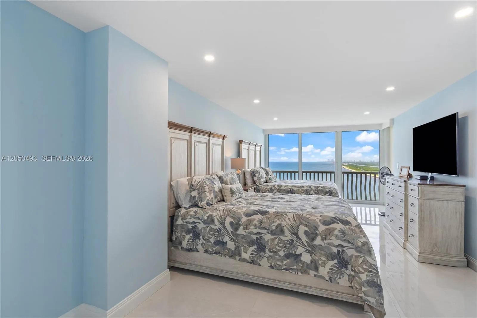 2200 S Ocean Lane #2804