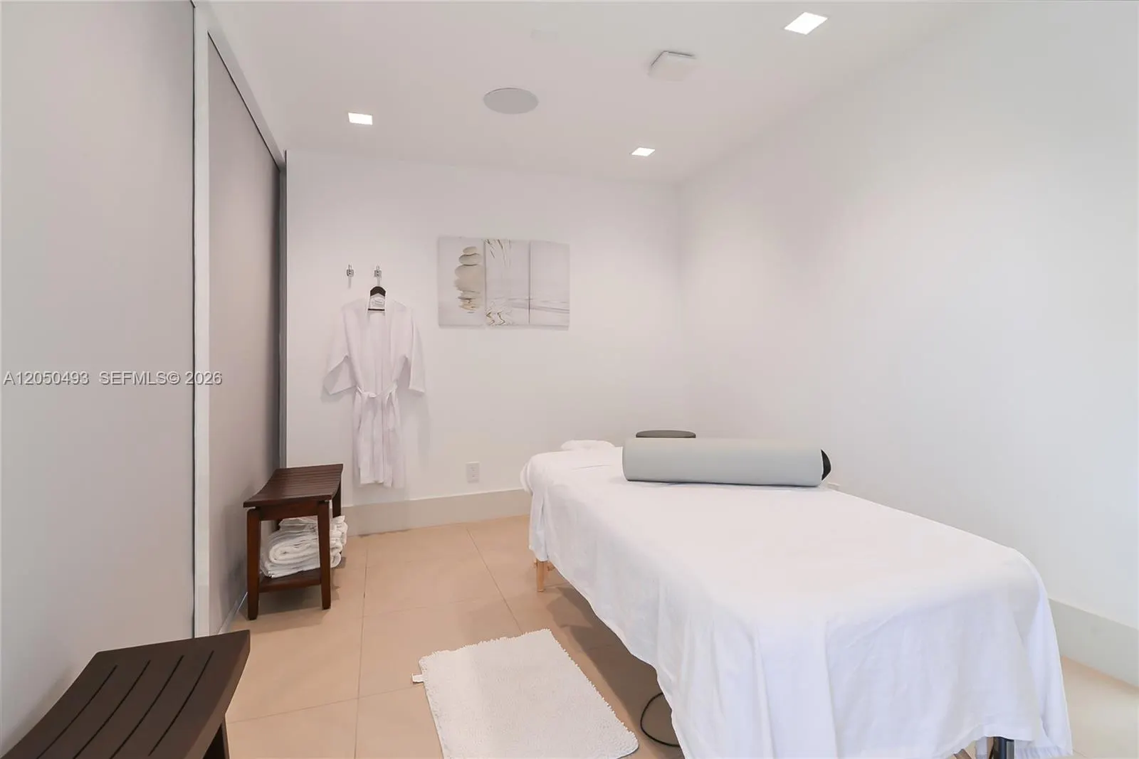 2200 S Ocean Lane #2804