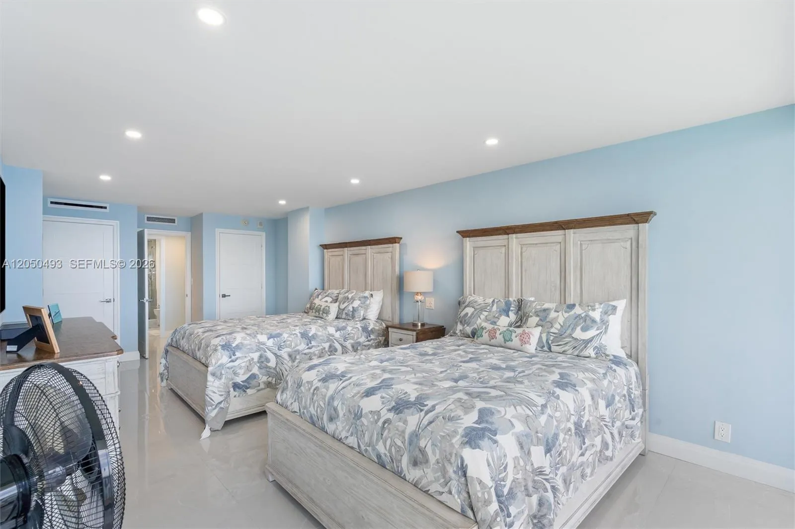 2200 S Ocean Lane #2804