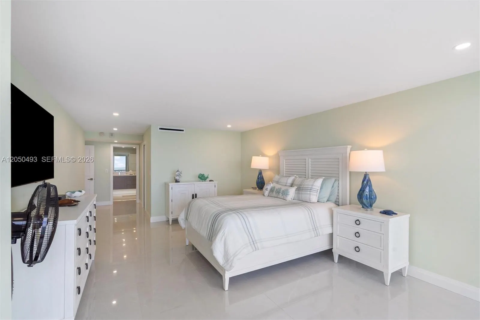 2200 S Ocean Lane #2804
