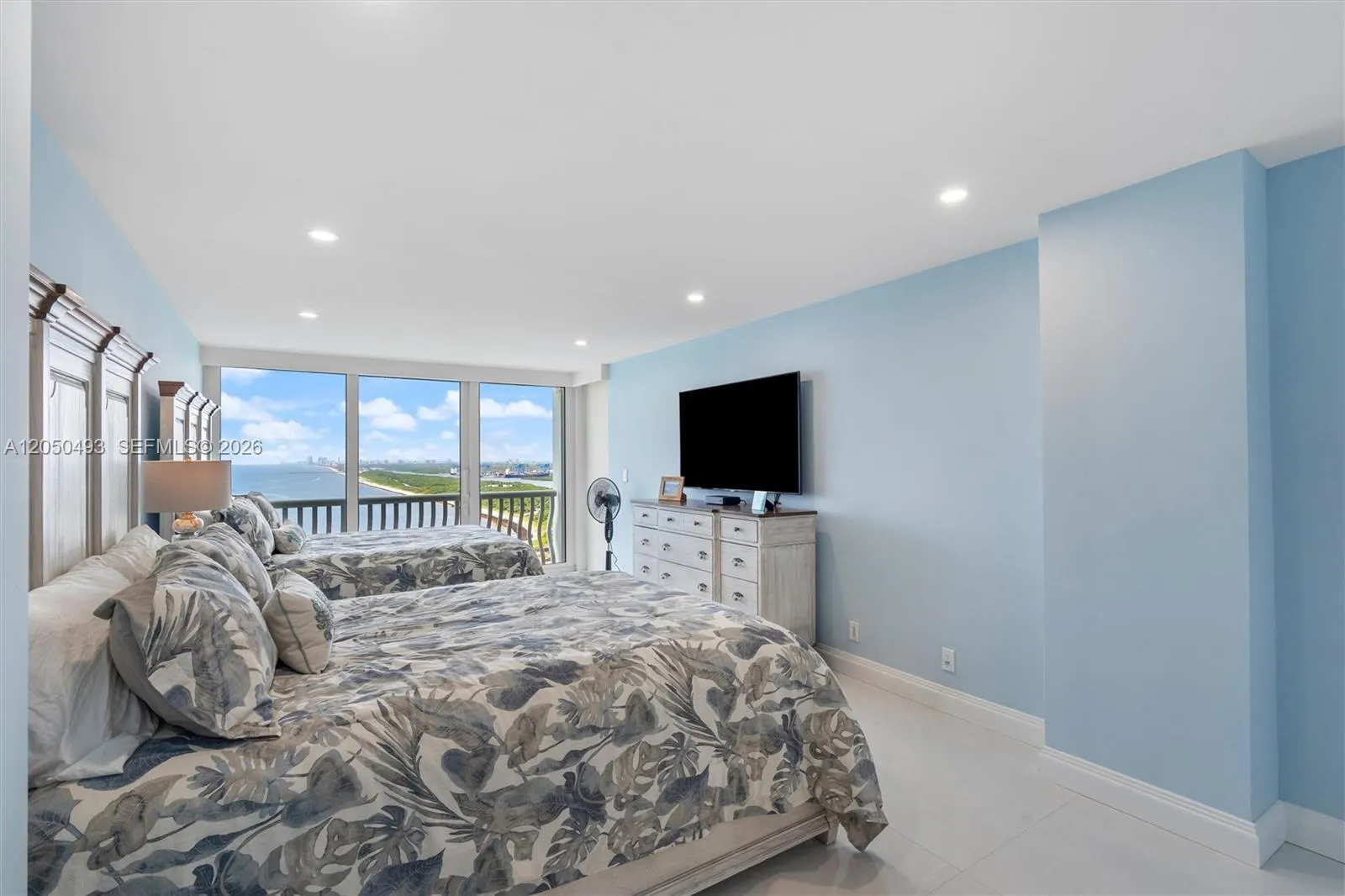 2200 S Ocean Lane #2804