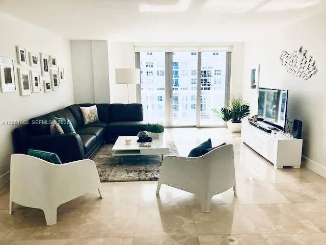 5701 Collins Avenue #1415