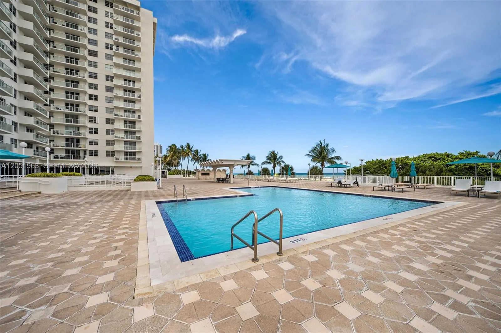 5701 Collins Avenue #1415