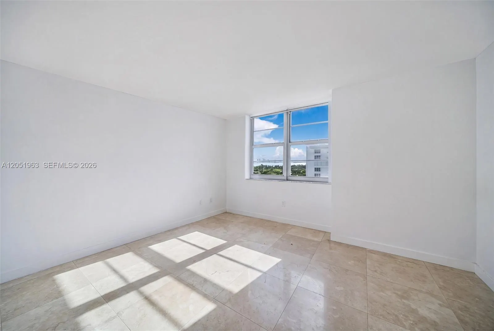 5701 Collins Avenue #1415